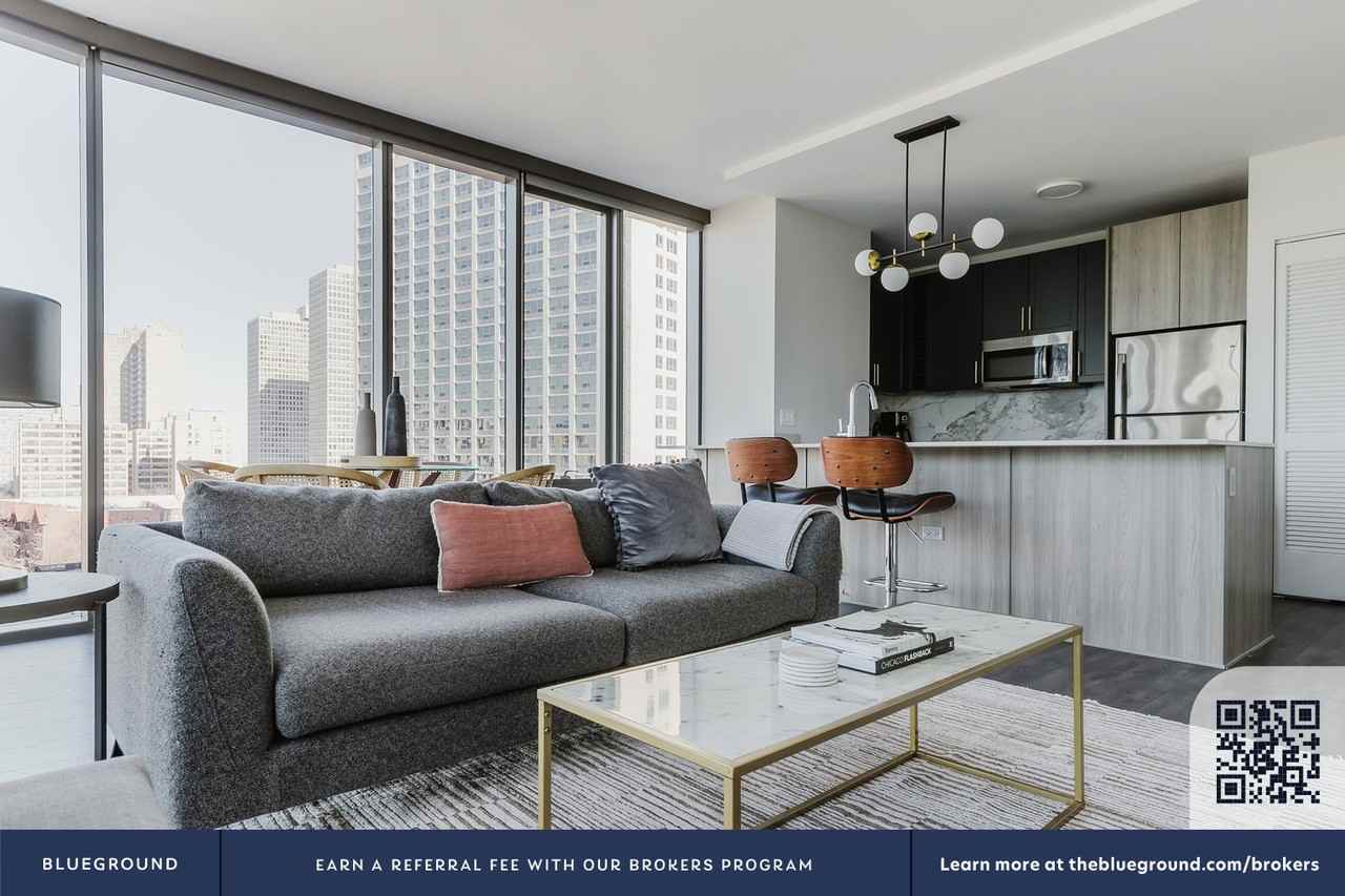 5252 South Cornell Avenue - Photo 4 of 38