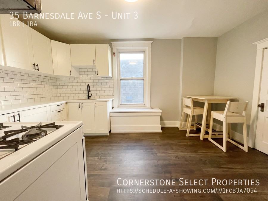 35 Barnesdale Ave S #3 - Photo 3 of 12