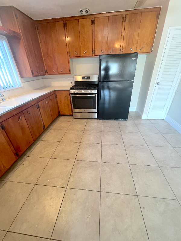 504 West F Street #504 - Photo 4 of 31