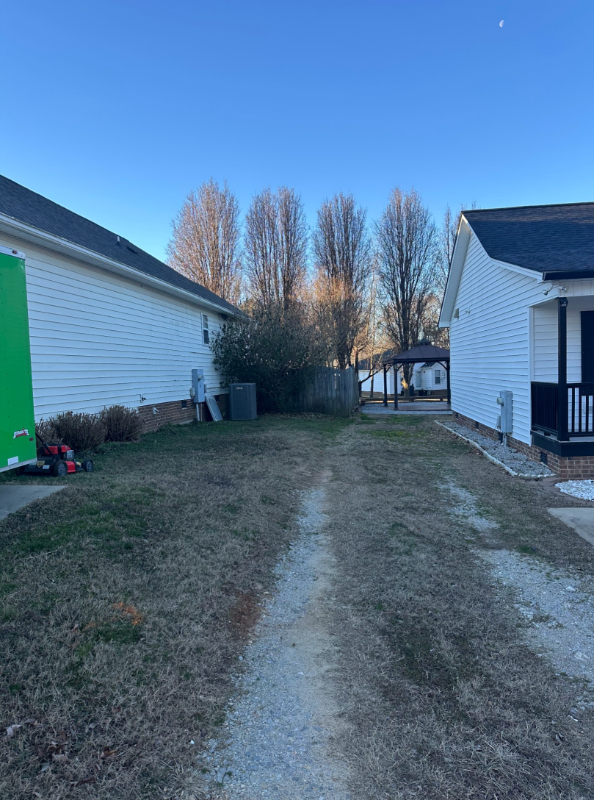 2105 Mckinnon Dr - Photo 5 of 20