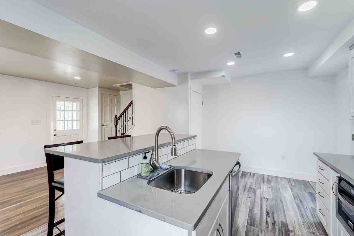 6020 N Kings Hwy - Photo 3 of 25