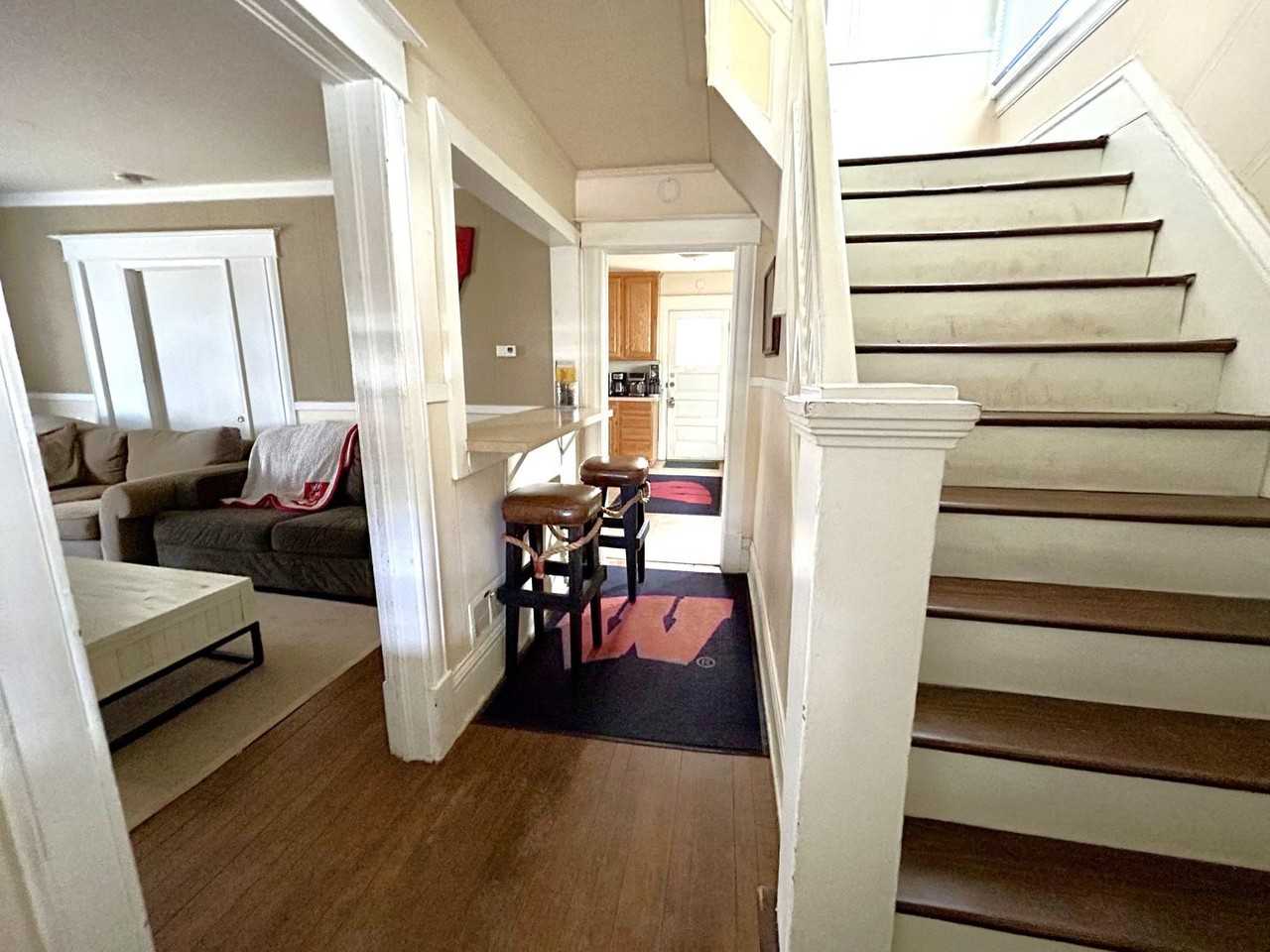 927 Drake Street - Photo 5 of 11