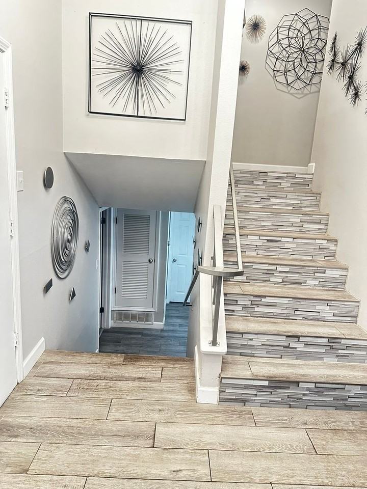 10024 Fenway Dr - Photo 2 of 23