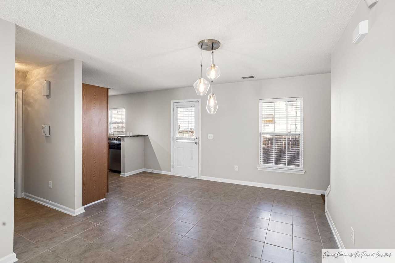 83 Springway Dr - Photo 6 of 22