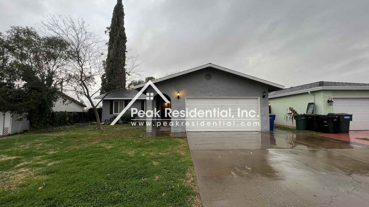 8171 Kaula Dr - Photo 3 of 32