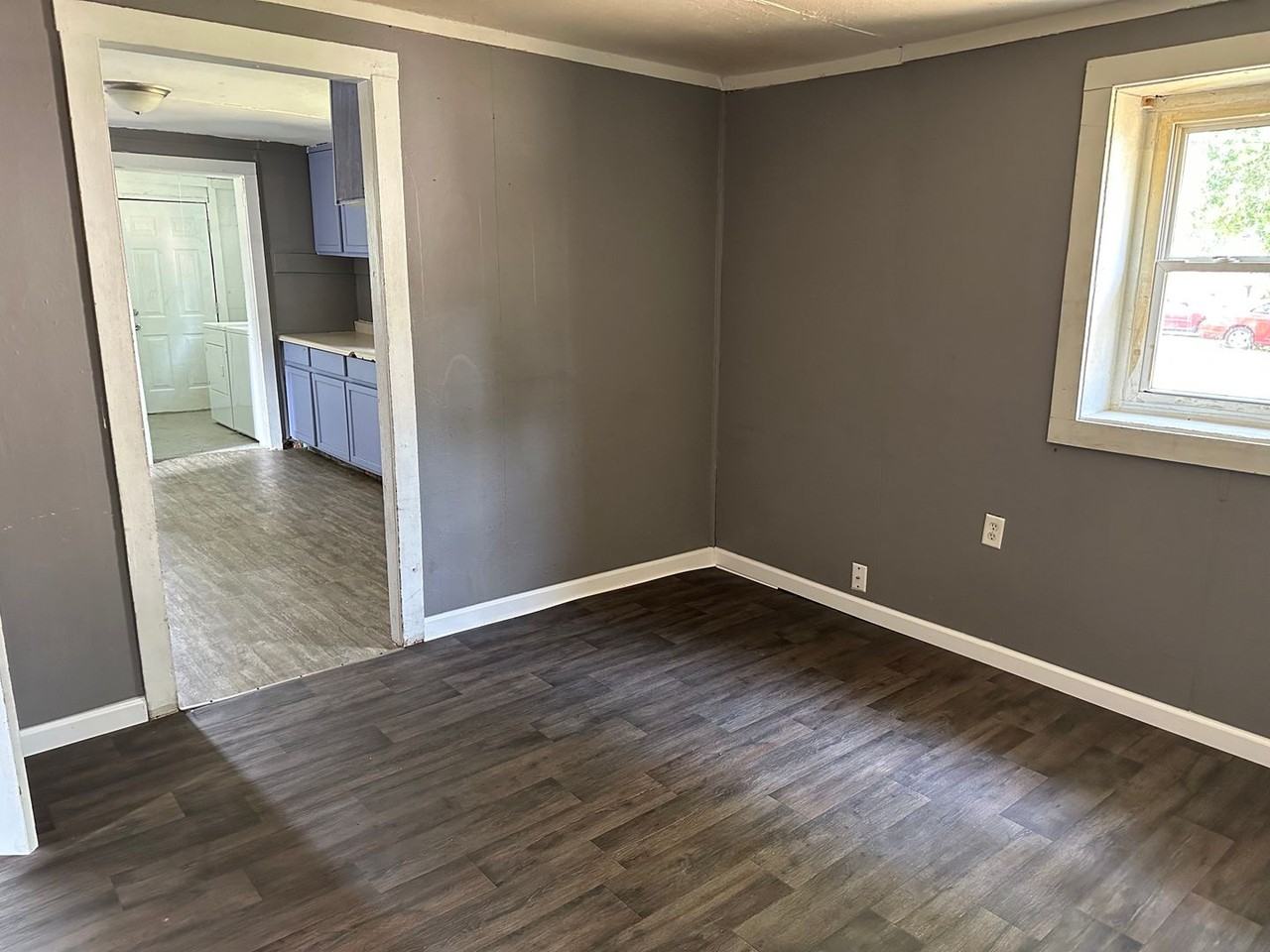 1010 E Indiana Ave - Photo 3 of 7