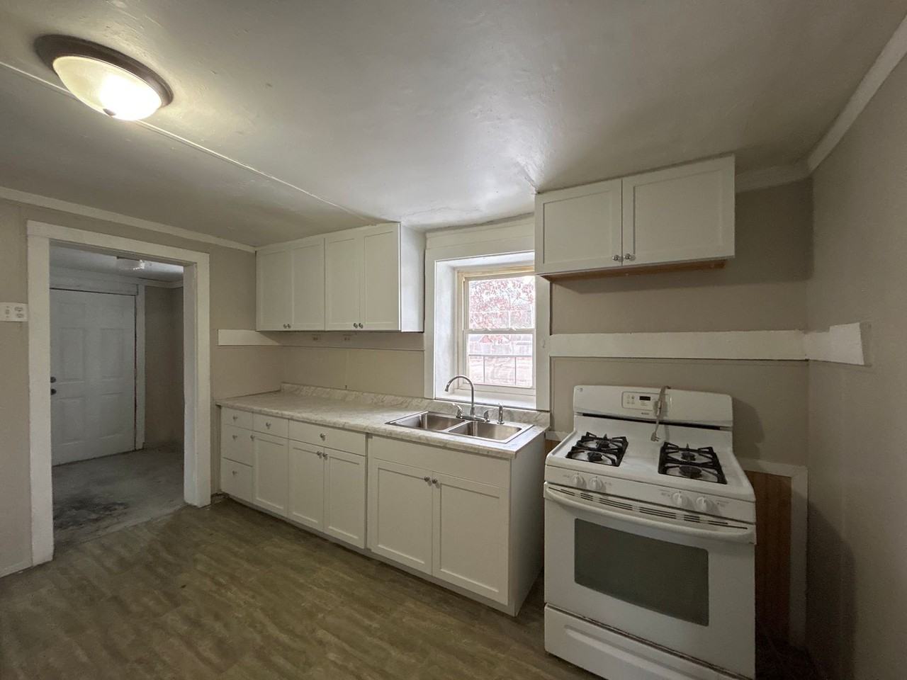 1010 E Indiana Ave - Photo 4 of 7