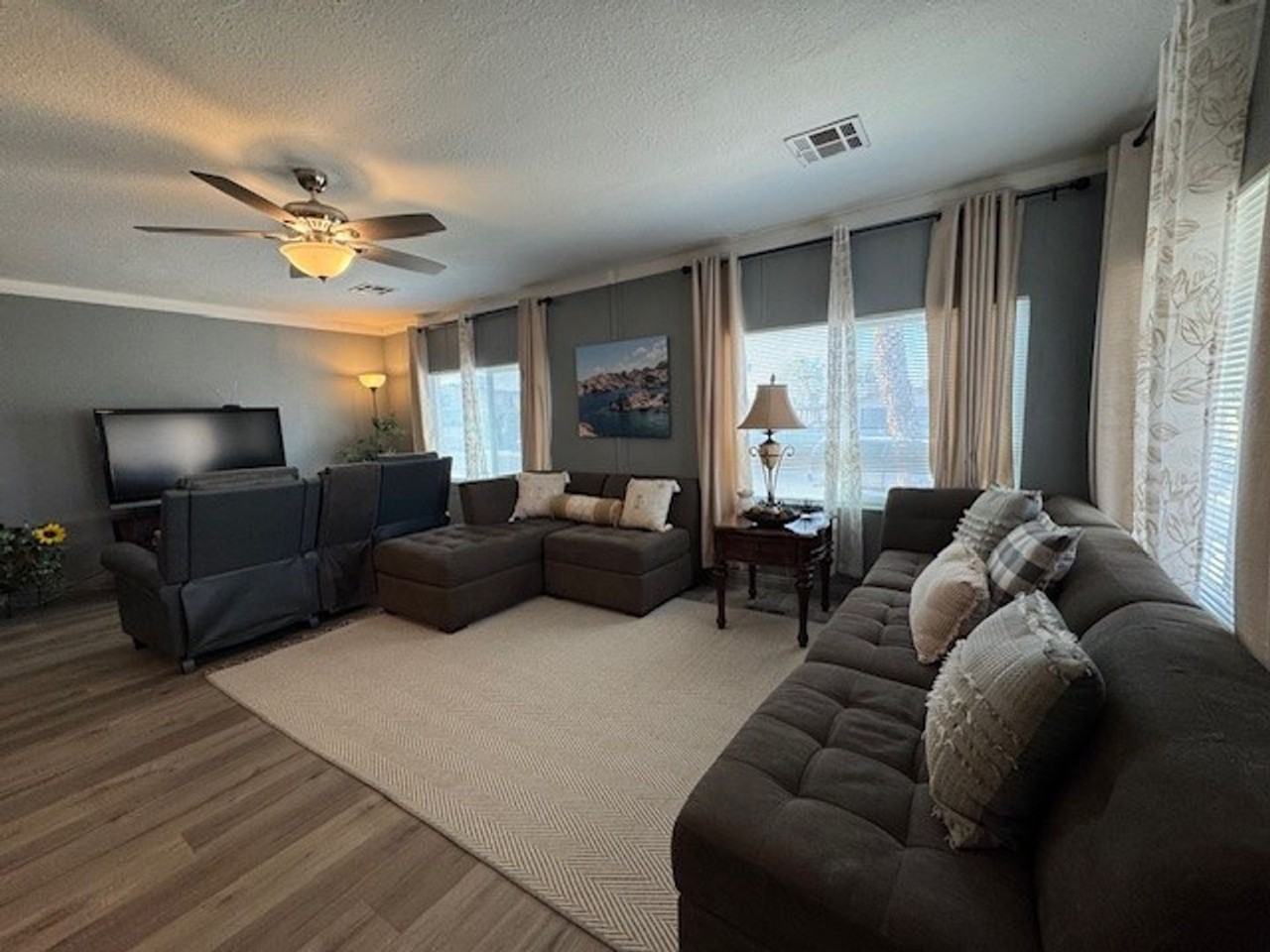 1682 Colina Dr - Photo 4 of 35