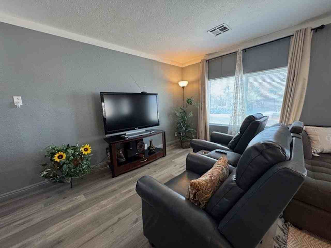 1682 Colina Dr - Photo 6 of 35