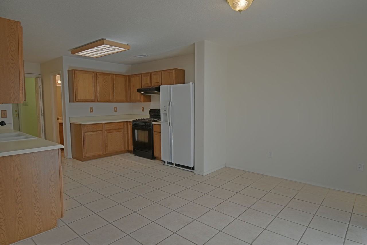 11216 Campo Del Sol Ave Ne - Photo 3 of 12
