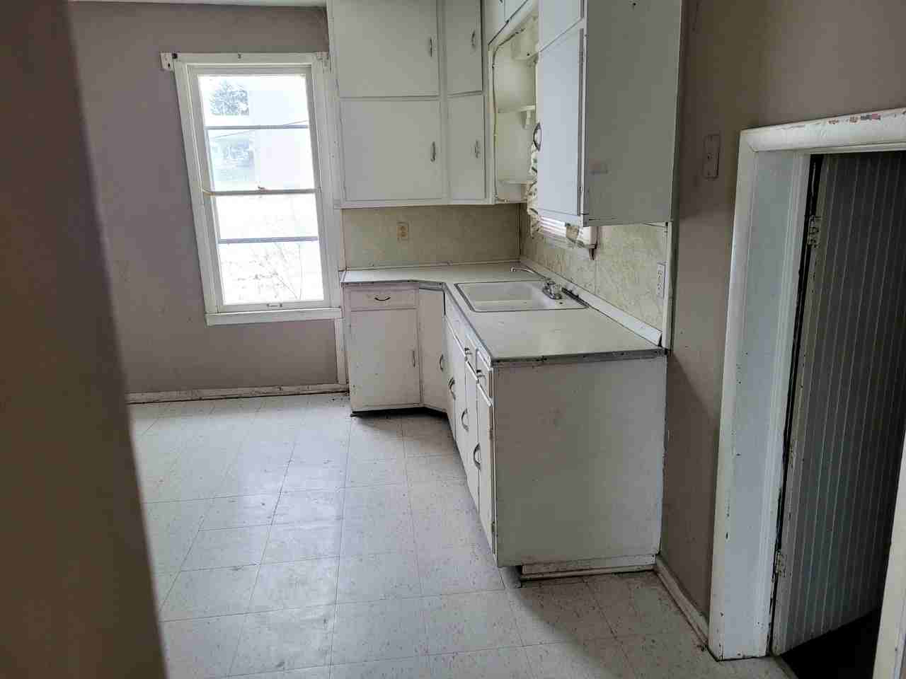 270 Liberty St #B - Photo 5 of 12