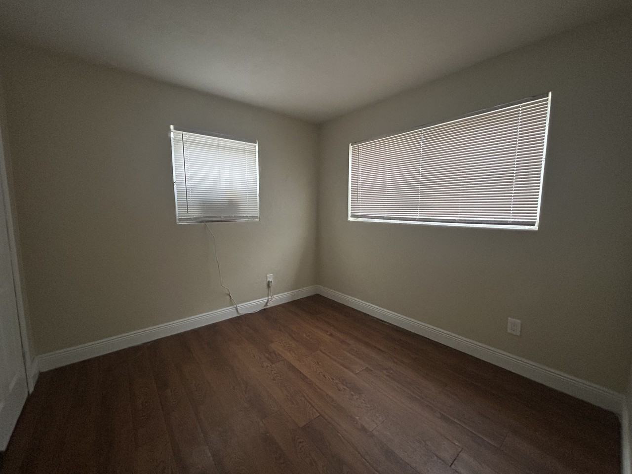 698 Sw 4th St #2 - Photo 4 of 10