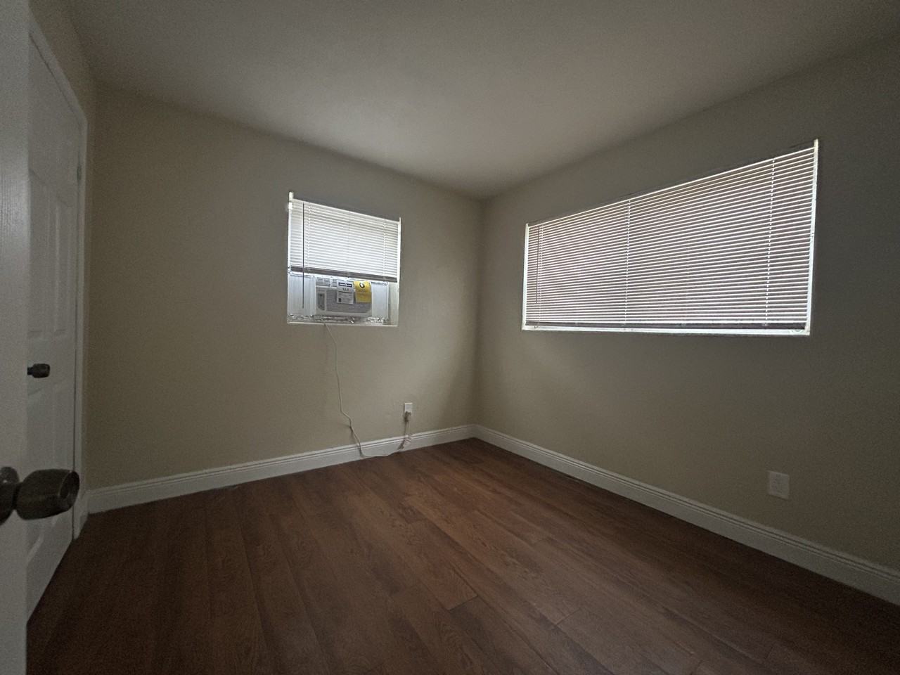 698 Sw 4th St #2 - Photo 5 of 10