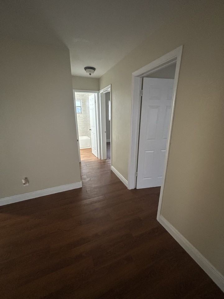 698 Sw 4th St #2 - Photo 3 of 10
