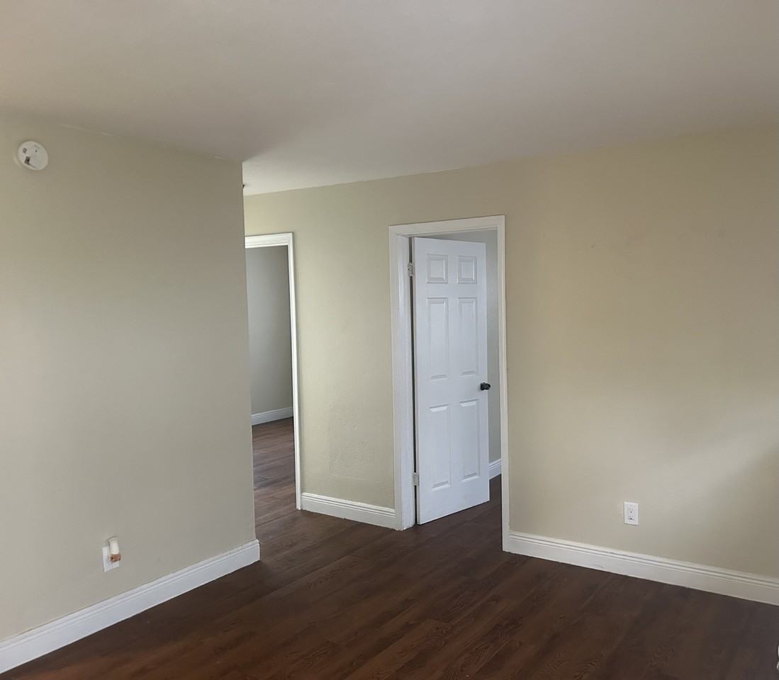 698 Sw 4th St #2 - Photo 6 of 10