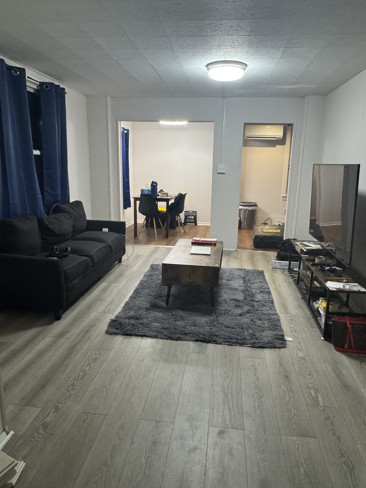 124 Hansen Ave #A - Photo 3 of 10