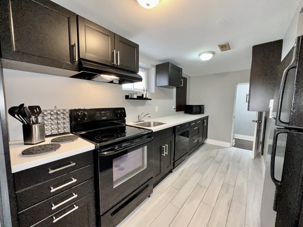 1255 Alexandra Avenue - Photo 2 of 33