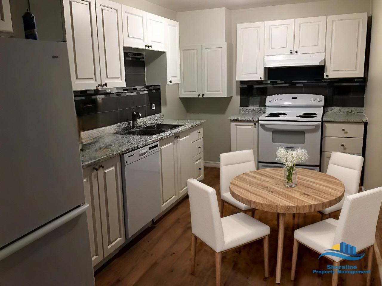 647 Bayview Dr #2 - Photo 3 of 21