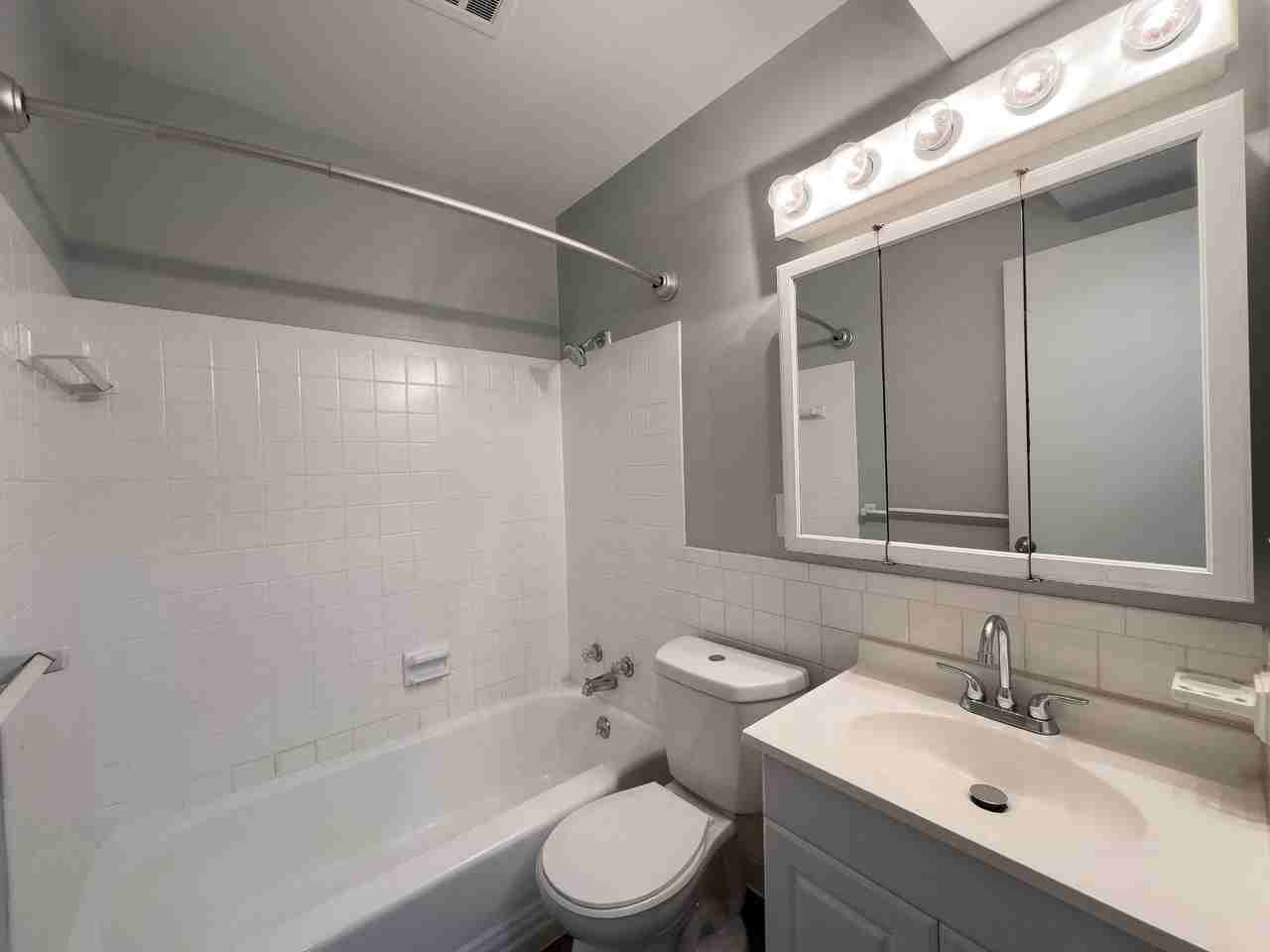 Somerset Villa Apartments - Photo 4 of 15