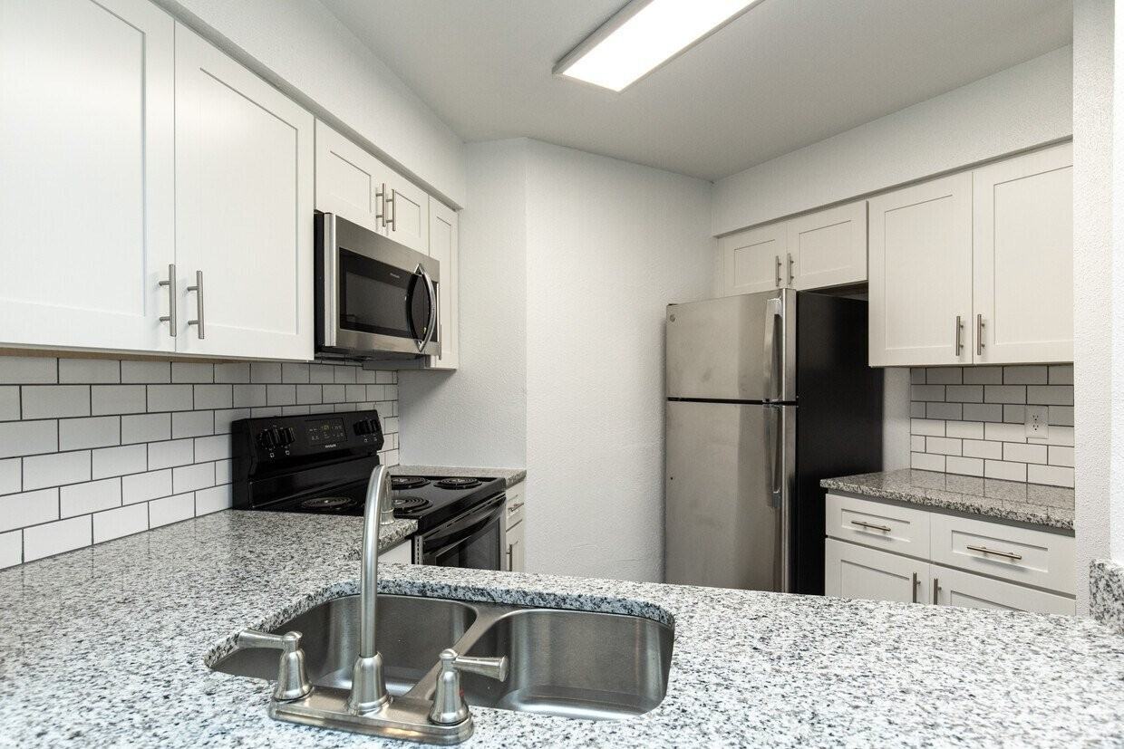 Hidden Palms Apartment Homes - Photo 3 of 35