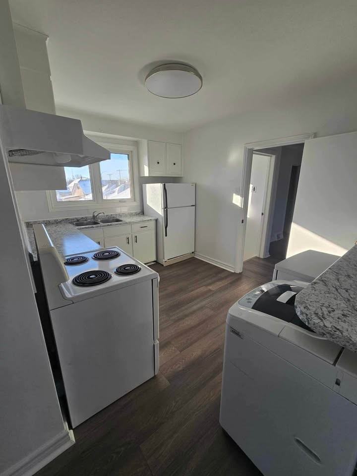 201 Gateway Rd #B - Photo 3 of 9