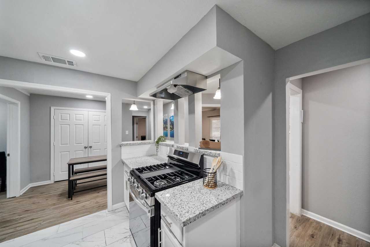 Willow Glen Dr - Photo 3 of 24