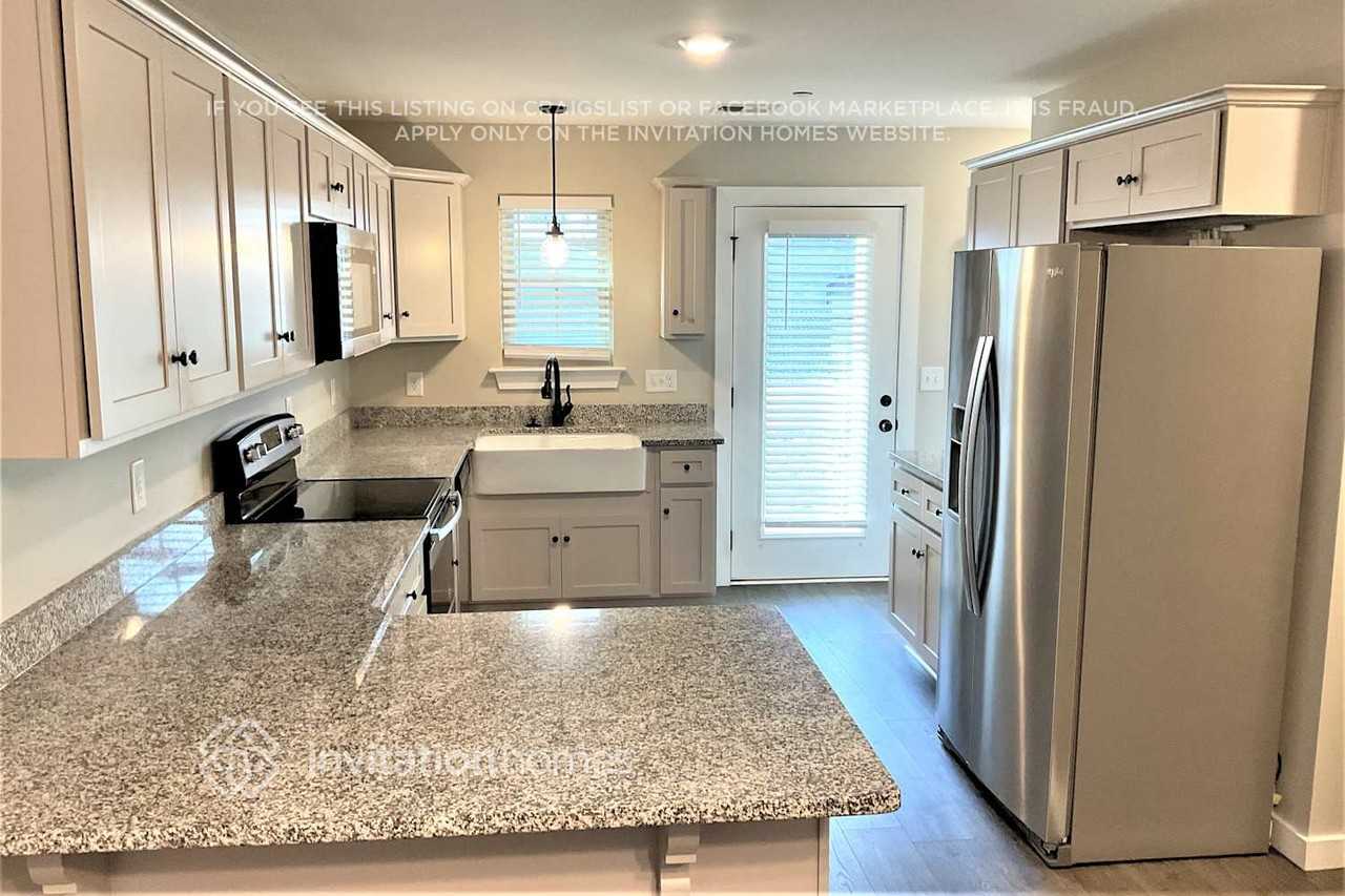 208 Emmett Dr - Photo 5 of 17