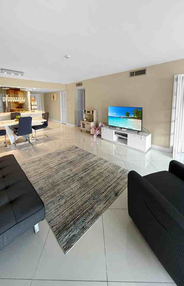 2601 South Palm Aire Drive - Photo 4 of 14