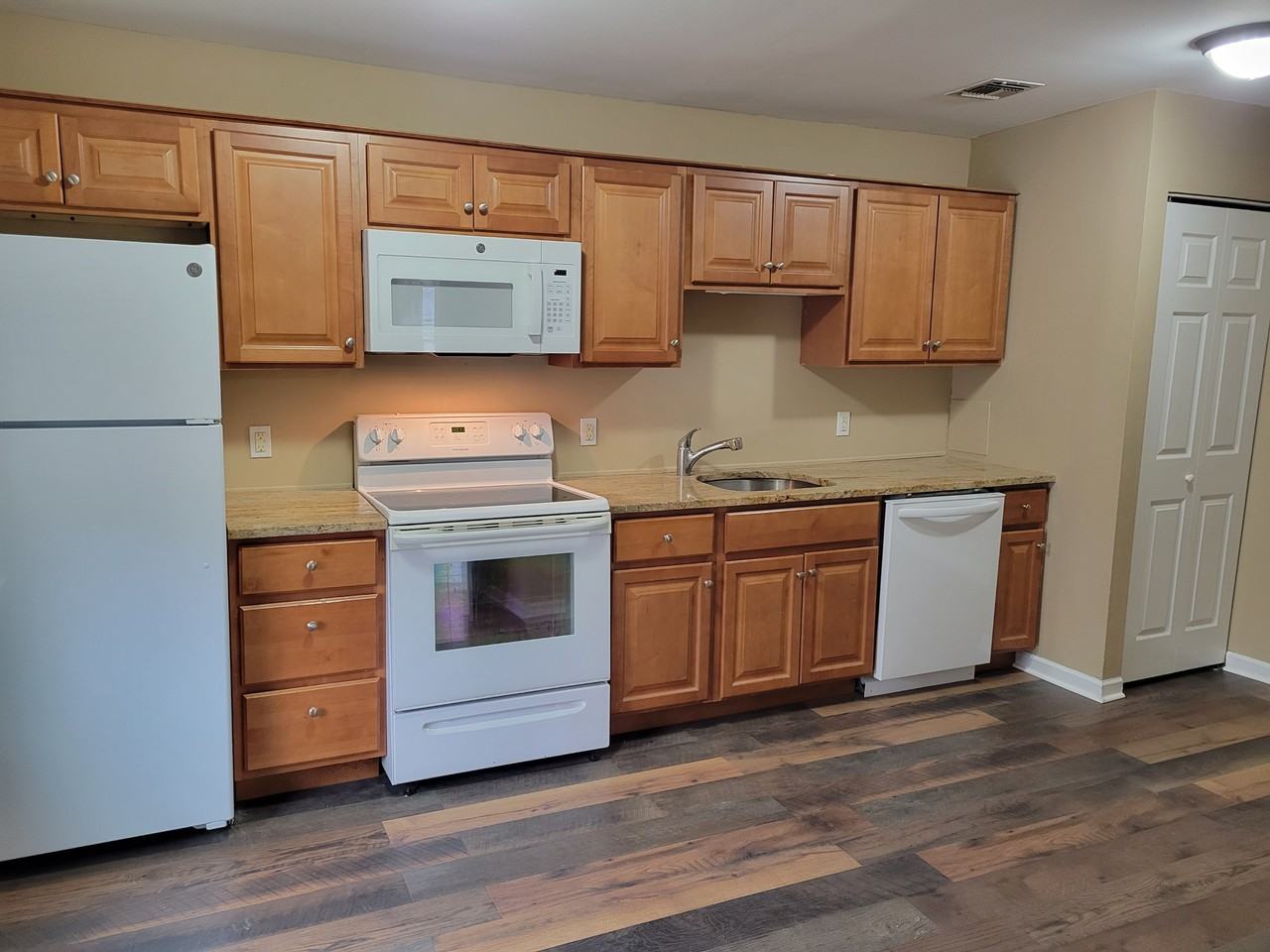 141 Ward St - Photo 2 of 12