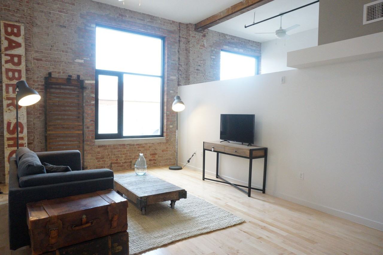 520 Commerce - Photo 2 of 19