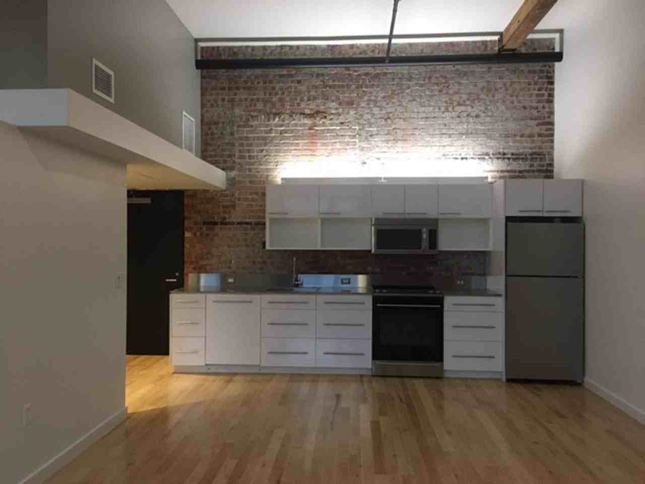520 Commerce - Photo 6 of 19