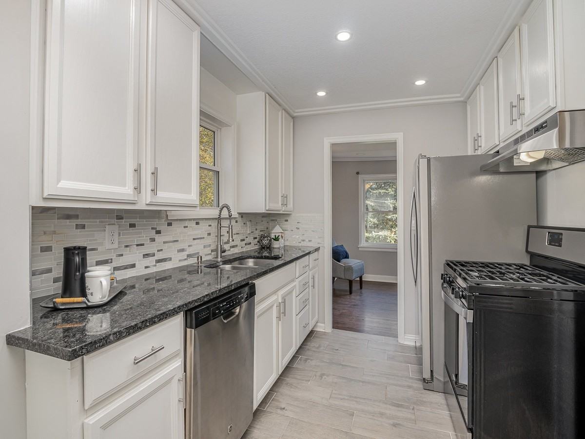 2708 Webster Avenue South - Photo 2 of 18