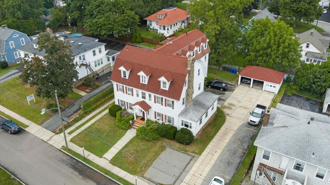 Nice and quiet apartments in New London - Photo 2 of 23
