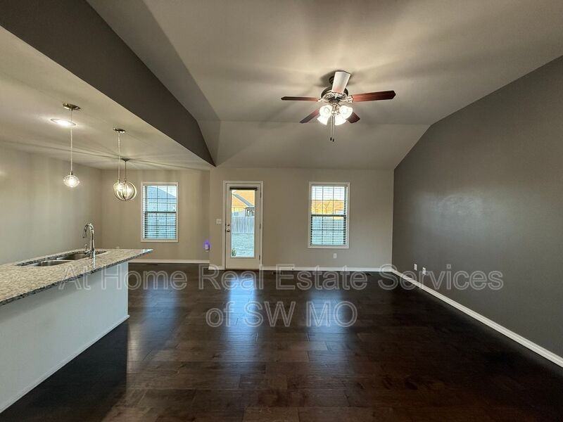 879 E Dyann Dr - Photo 3 of 12