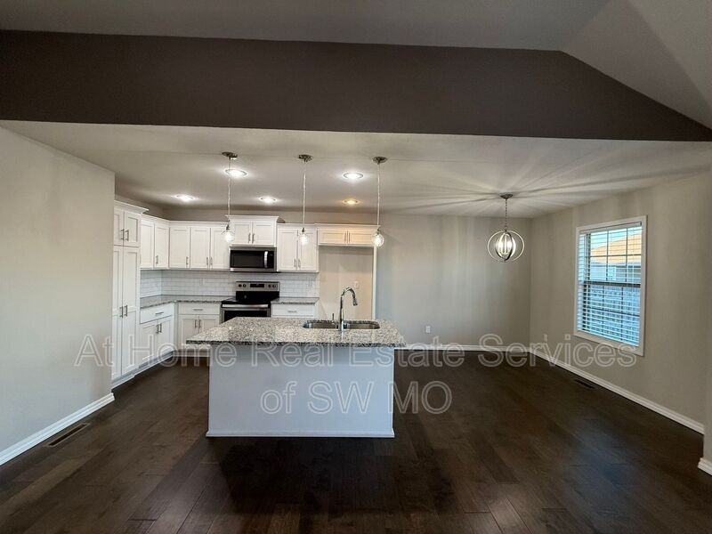 879 E Dyann Dr - Photo 4 of 12