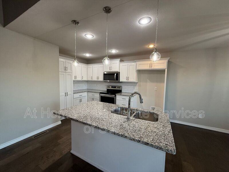 879 E Dyann Dr - Photo 5 of 12