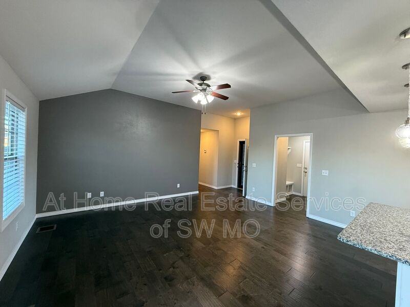 879 E Dyann Dr - Photo 6 of 12