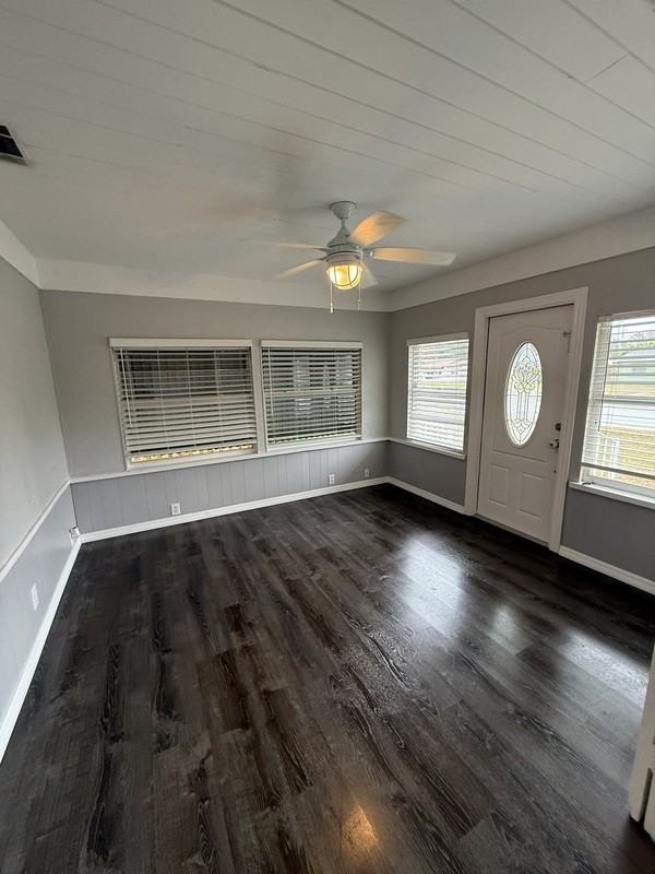 774 40th Ave Ne - Photo 3 of 17