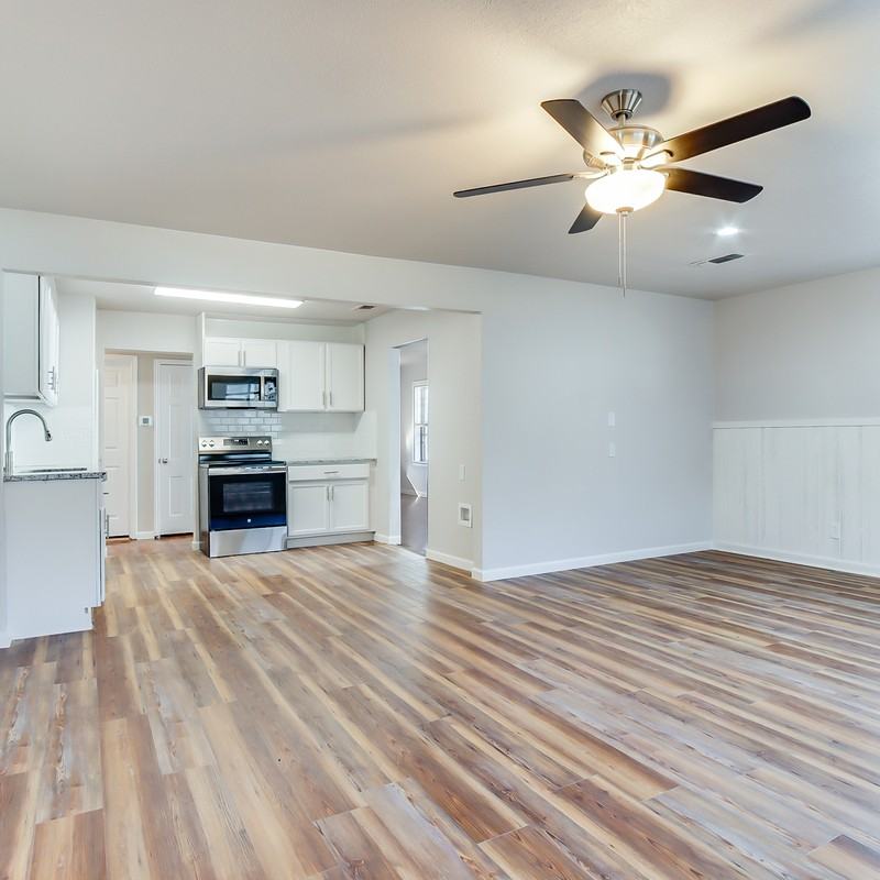 1800 Montrose Dr - Photo 2 of 29