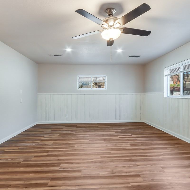 1800 Montrose Dr - Photo 3 of 29