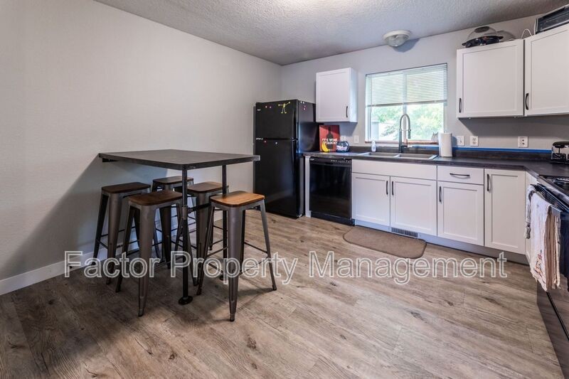 1310 Warren St #5 - Photo 5 of 16