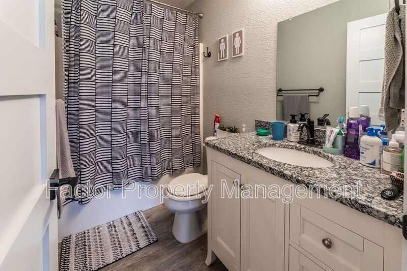 1310 Warren St #5 - Photo 6 of 16