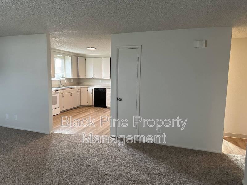 137 Davis Ave #E - Photo 5 of 13