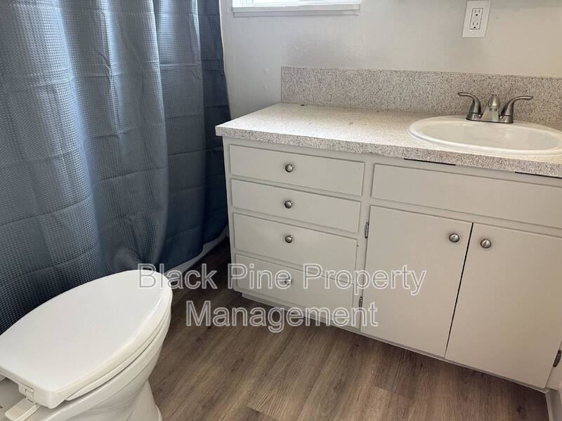 137 Davis Ave #E - Photo 7 of 13