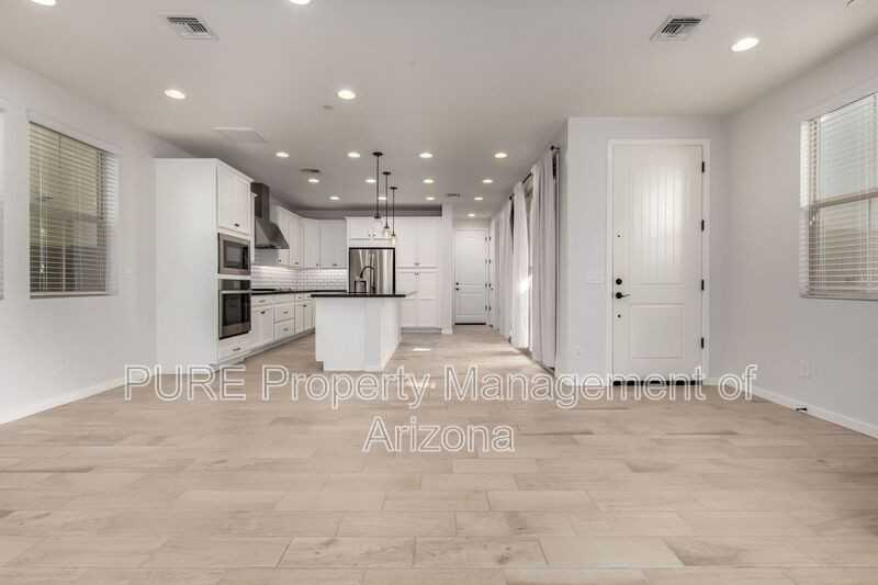 1827 S Follett Way - Photo 3 of 26