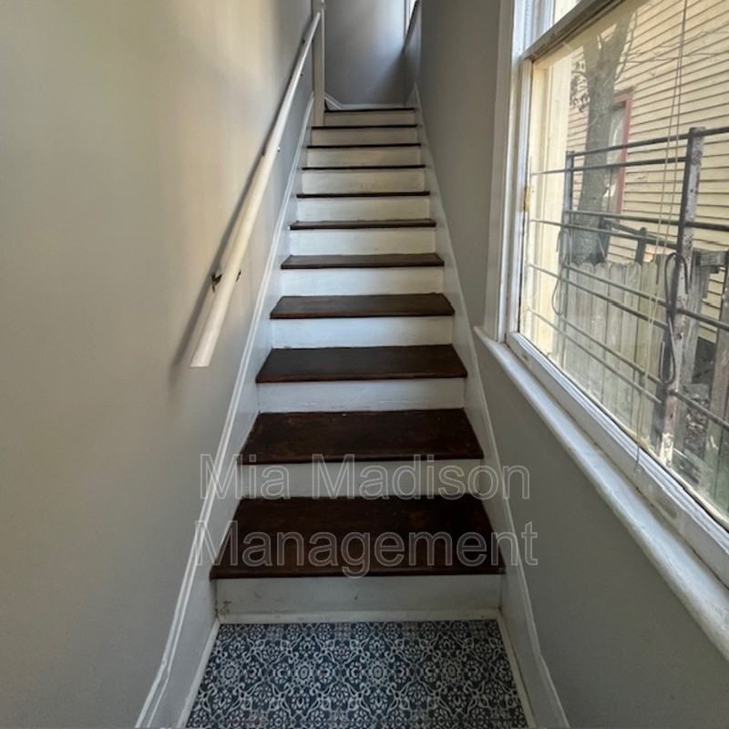 1203 1/2 E Henry St - Photo 2 of 27