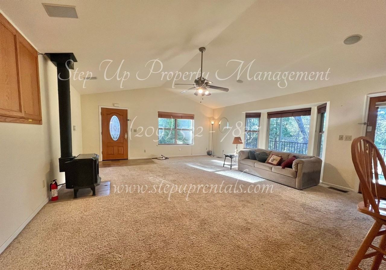 22519 Lina Ln - Photo 2 of 31