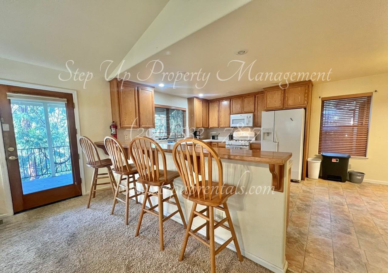 22519 Lina Ln - Photo 3 of 31