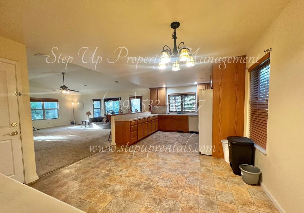 22519 Lina Ln - Photo 5 of 31