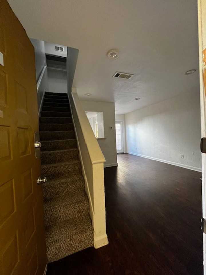 Great Neighborhood , Beautiful townhome !! - Photo 4 of 32